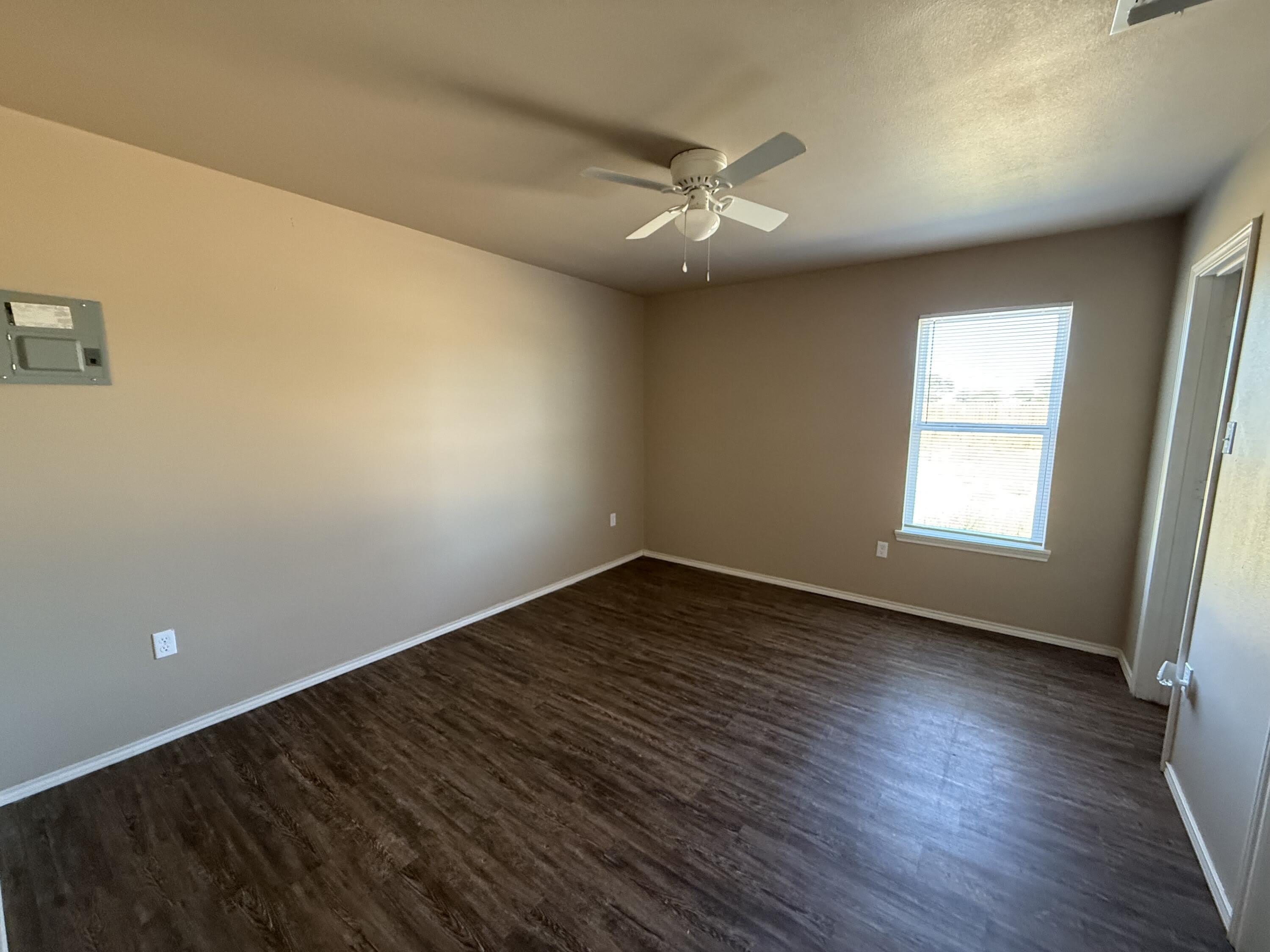 3422 E 3Rd Street – photo 5