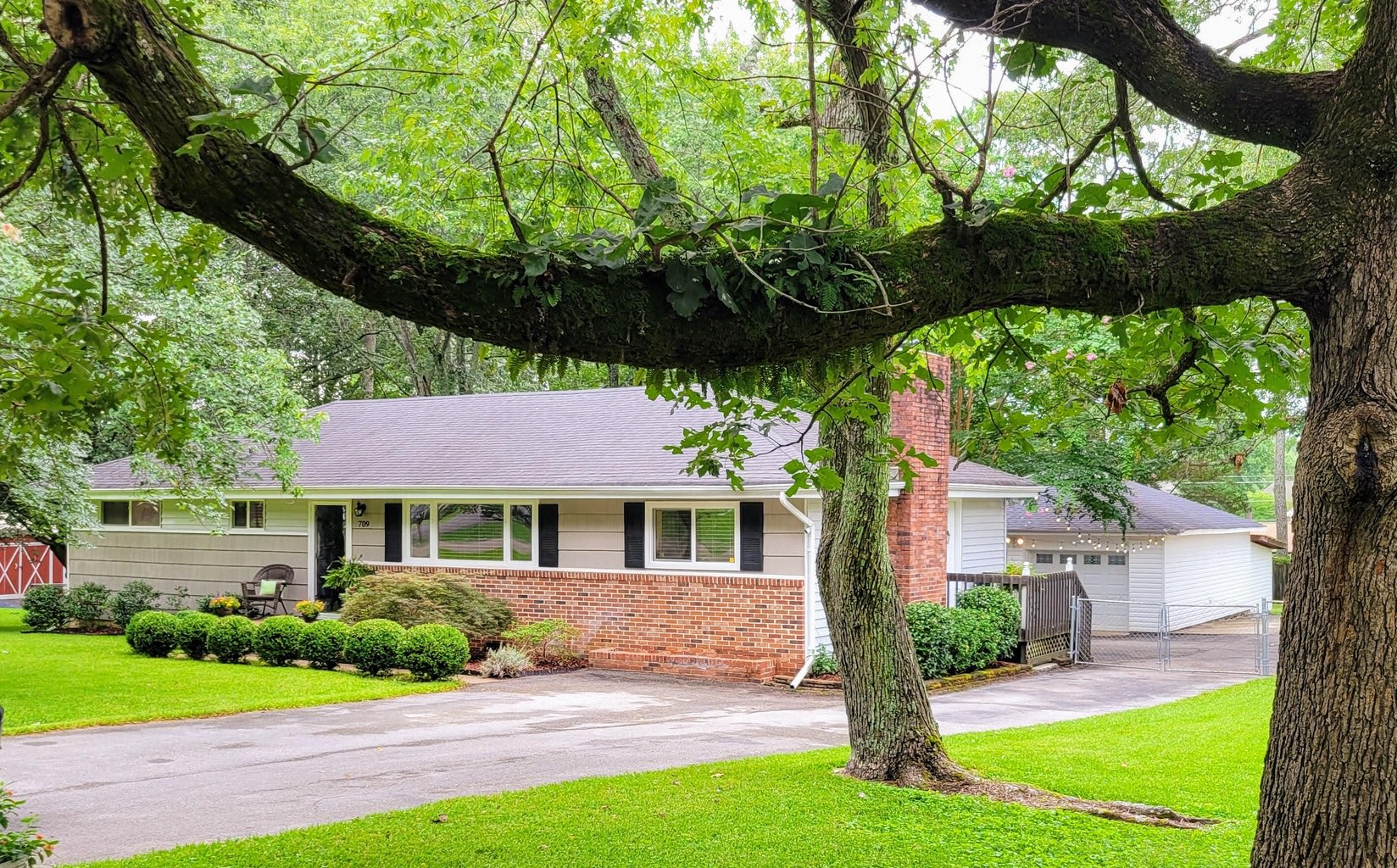 709 James Ave – photo 1