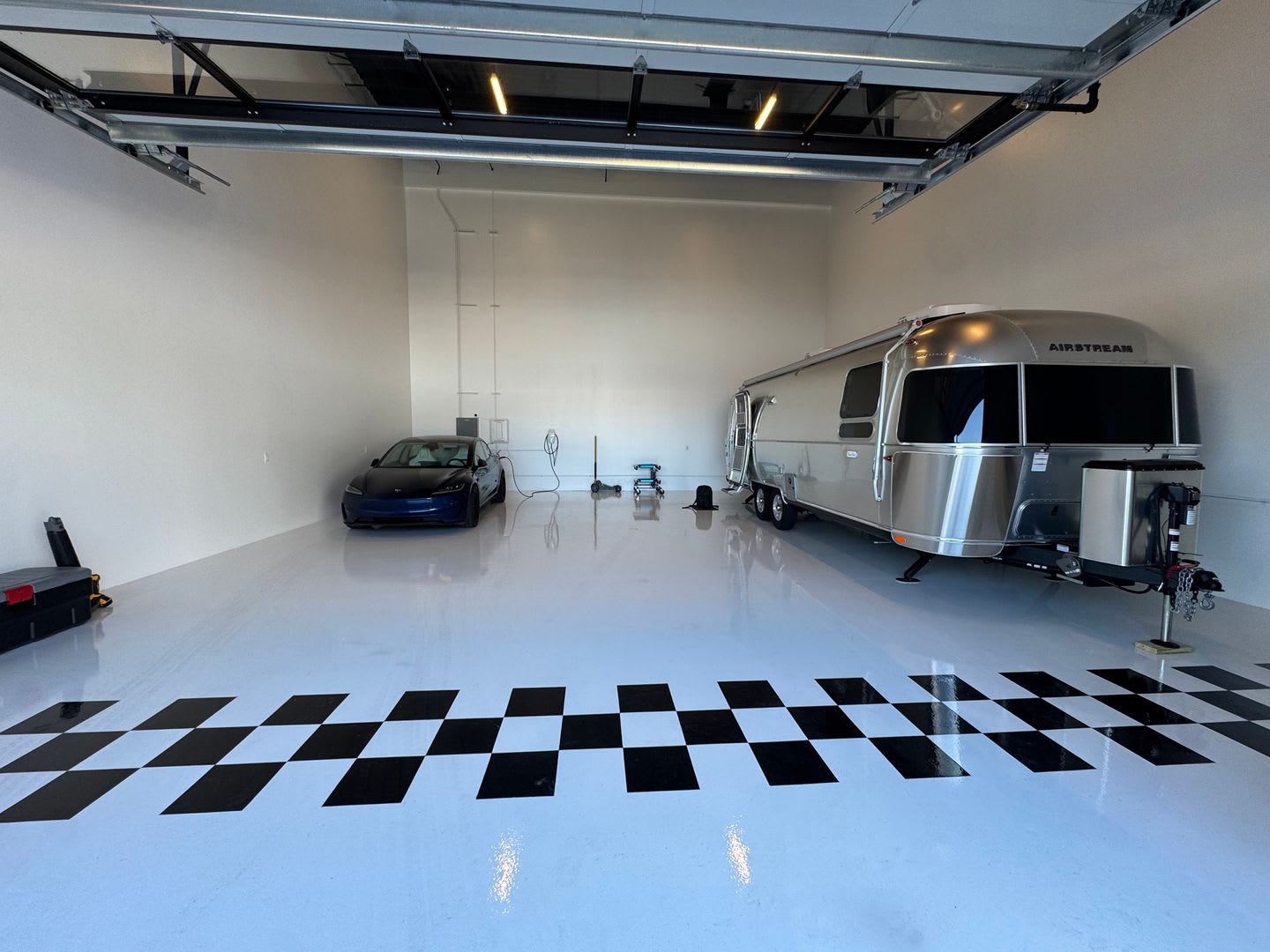 Motor Enclave Garage – photo 2