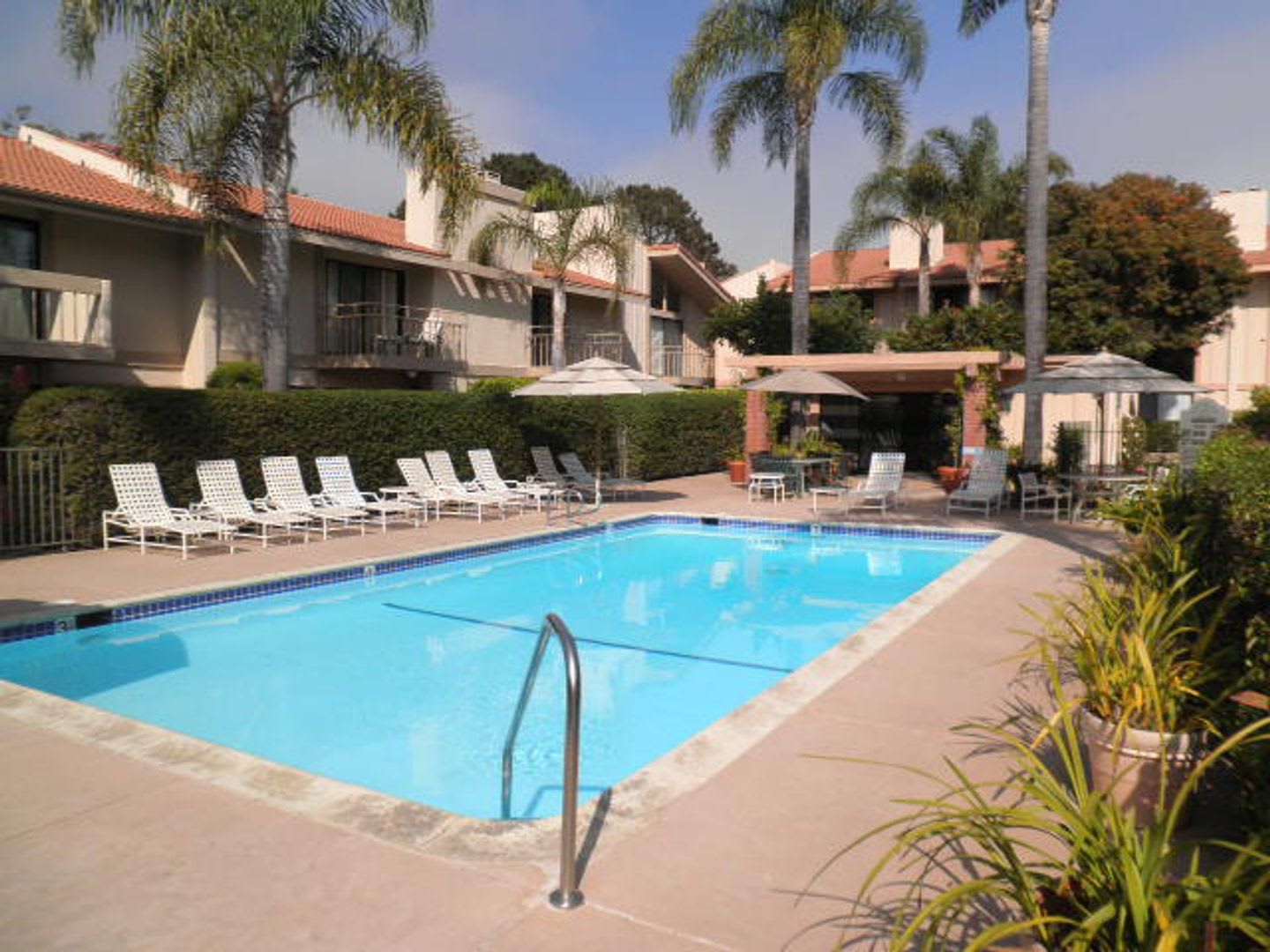 Live The East Beach Lifestyle Townhome With Pool Access – photo 4