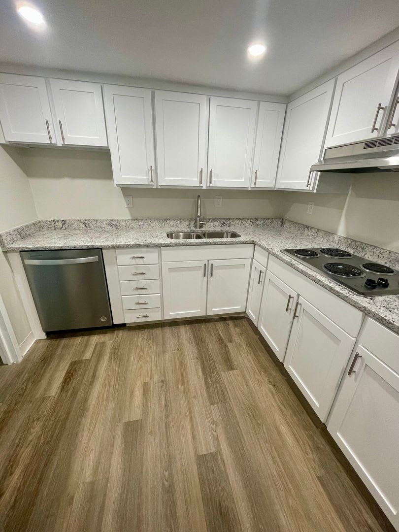 Two Bedroom Condo in Downtown Charleston – photo 5
