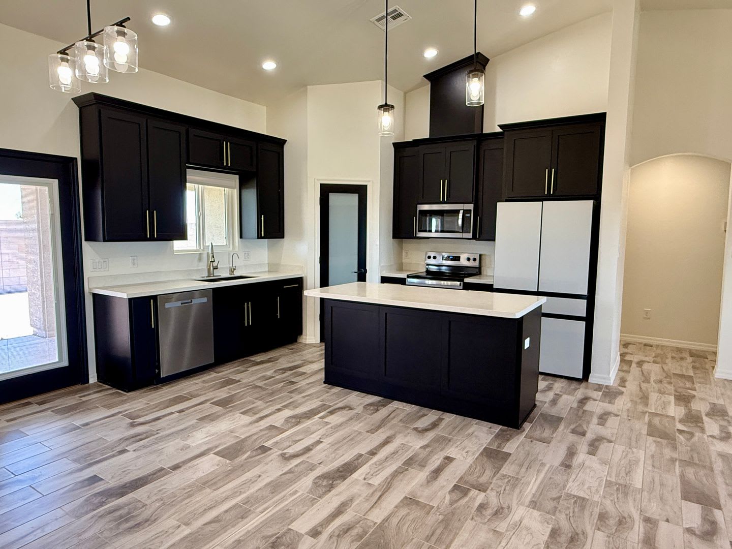 San Luis Corner Lot home with a Large Master Suite – photo 4