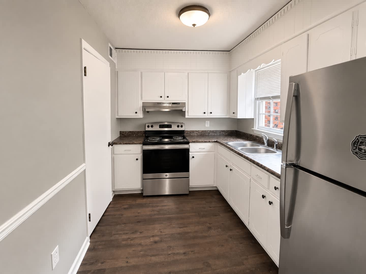 Two bedroom, 1.5 bath in Graham--McAden Place – photo 4