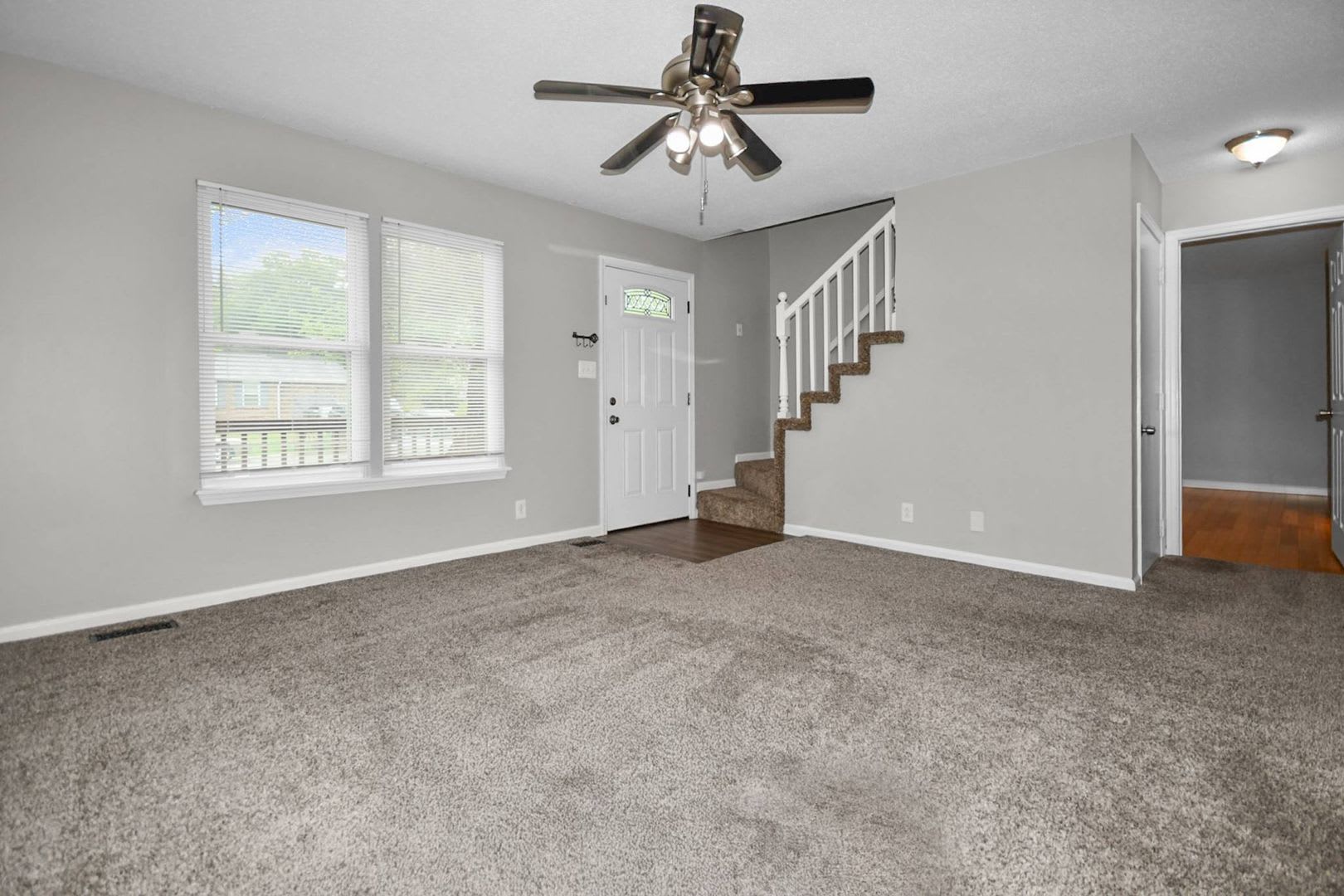 Pet Friendly Four Bedroom With Basement – photo 3