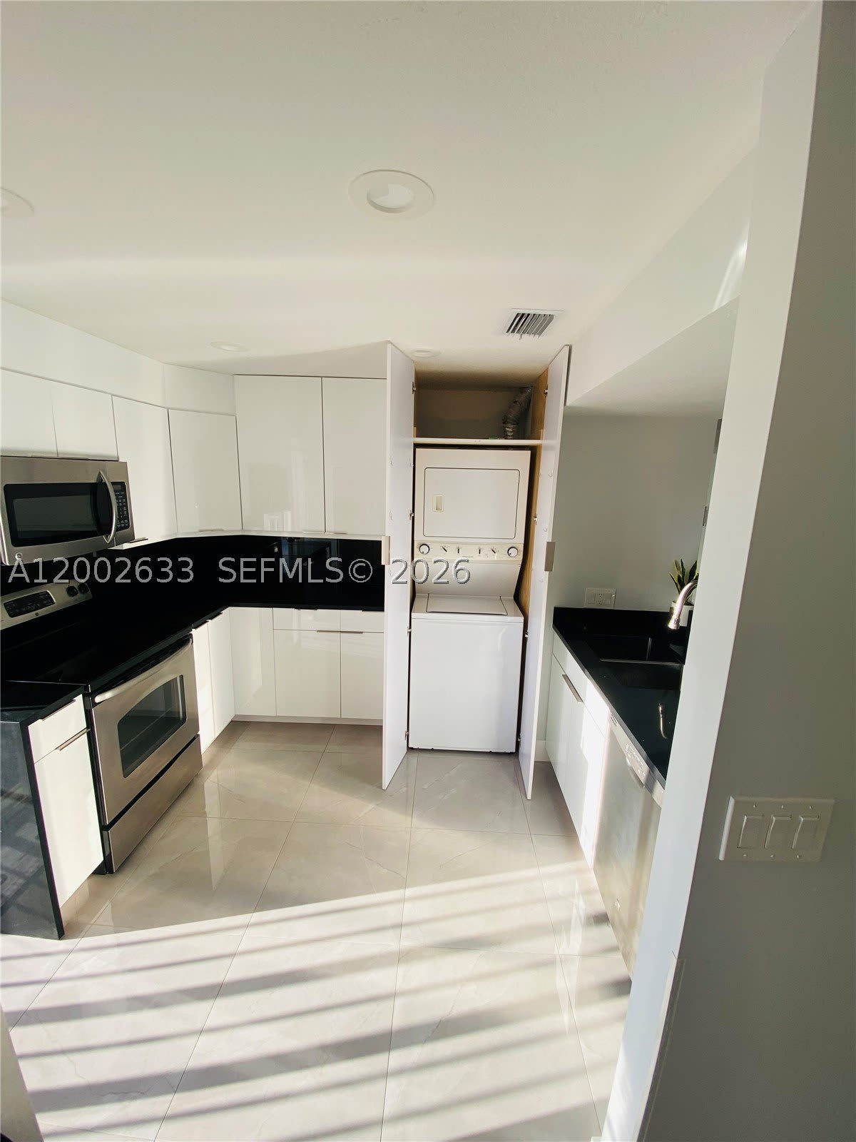 199 SW 12th Ave – photo 2