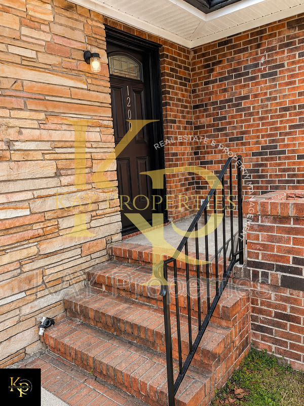 1200 E holly st – photo 3