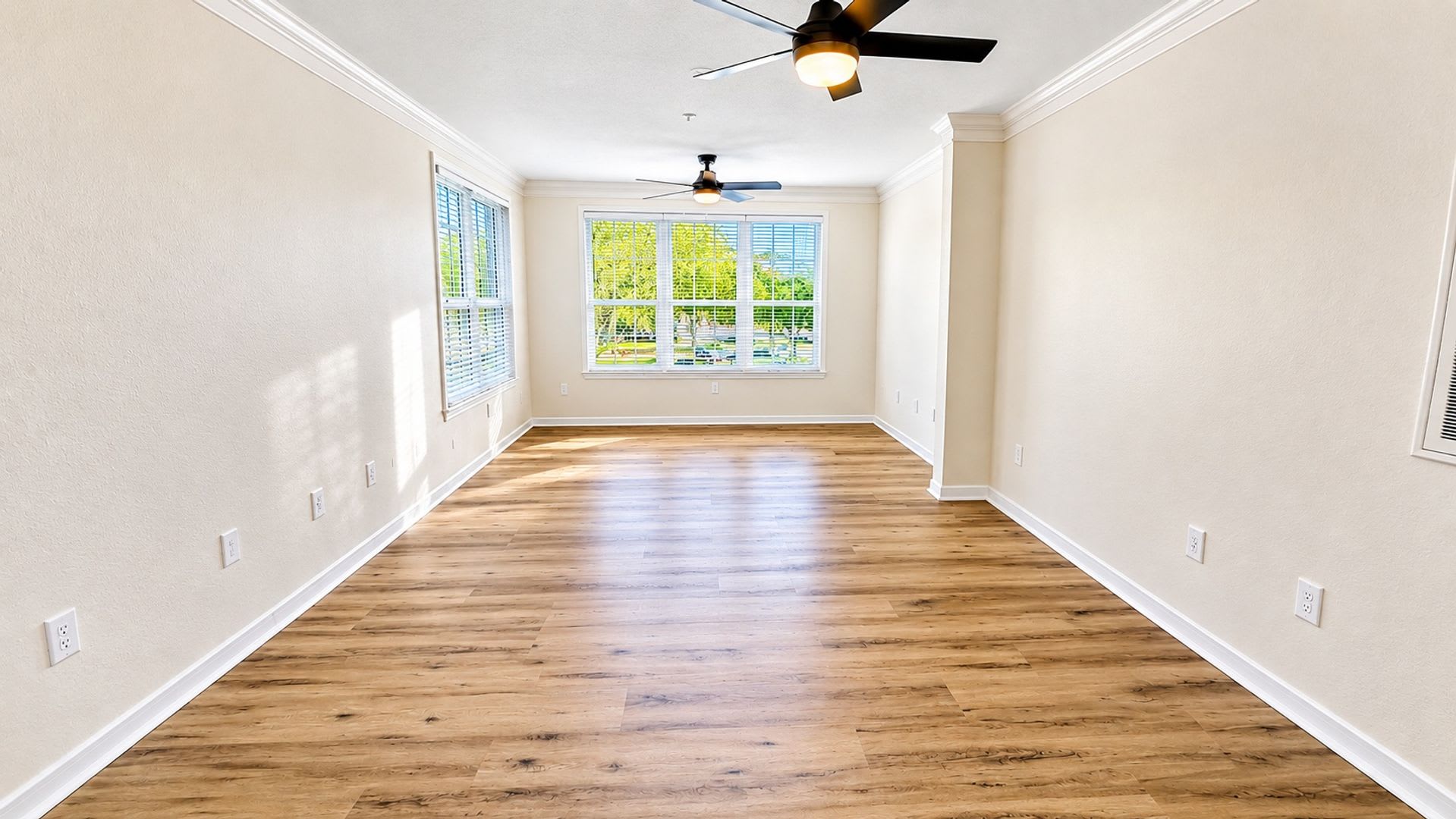 Updated 2Br 2Ba Condo In Palmer Ranch New Flooring Fresh Paint Resort Style Amenities – photo 3