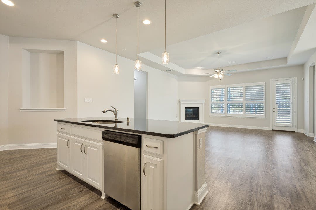 603 Warner Drive – photo 4
