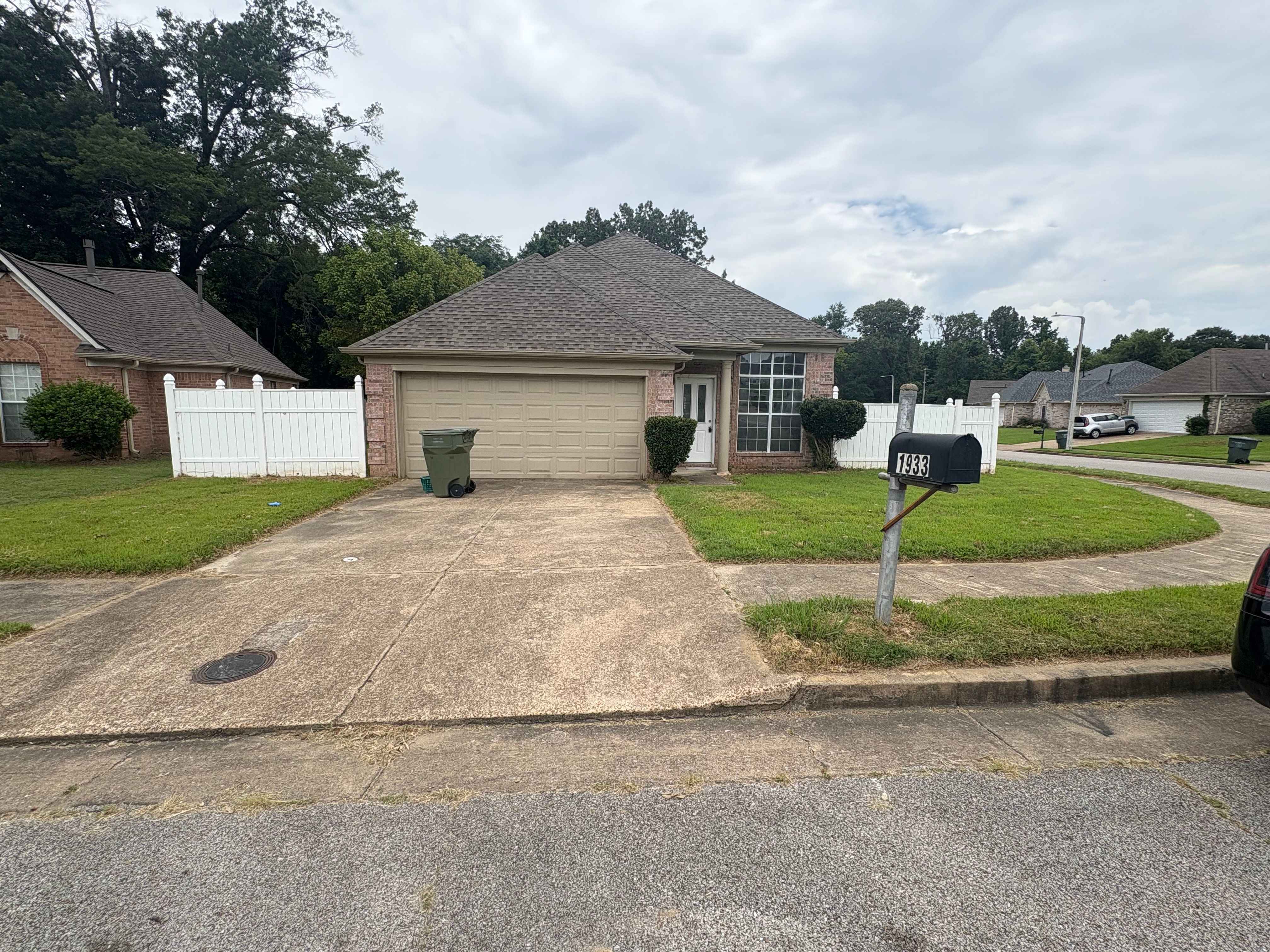 1933 Garden Leaf Dr – photo 1