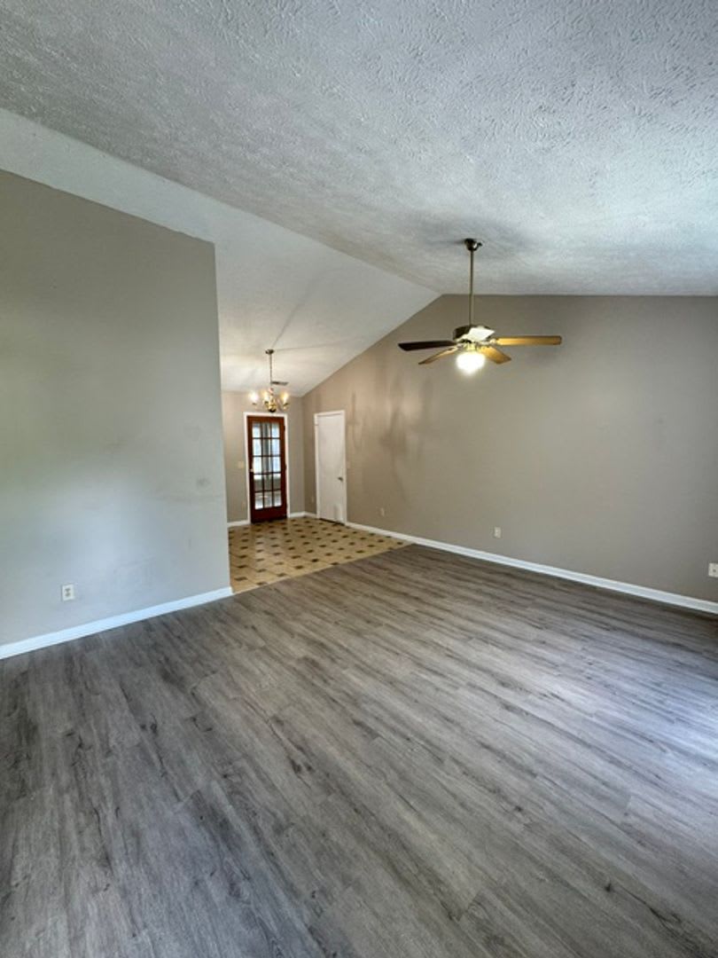 Home In Saratoga Place – photo 2