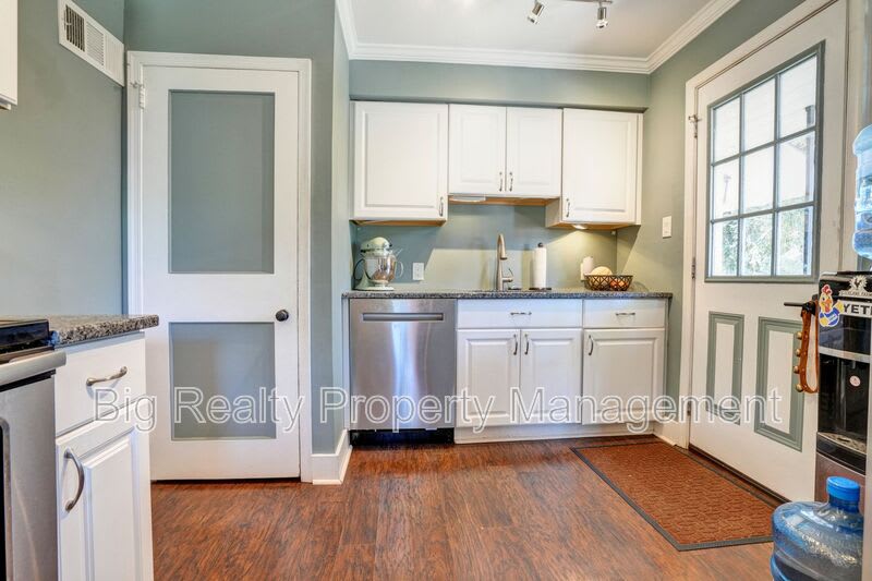912 Feist Ave – photo 4