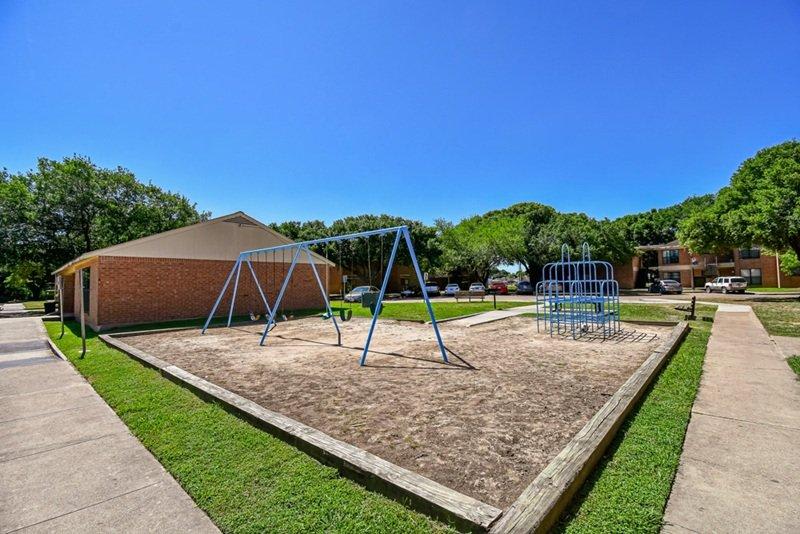 3444 Depot St. – photo 4