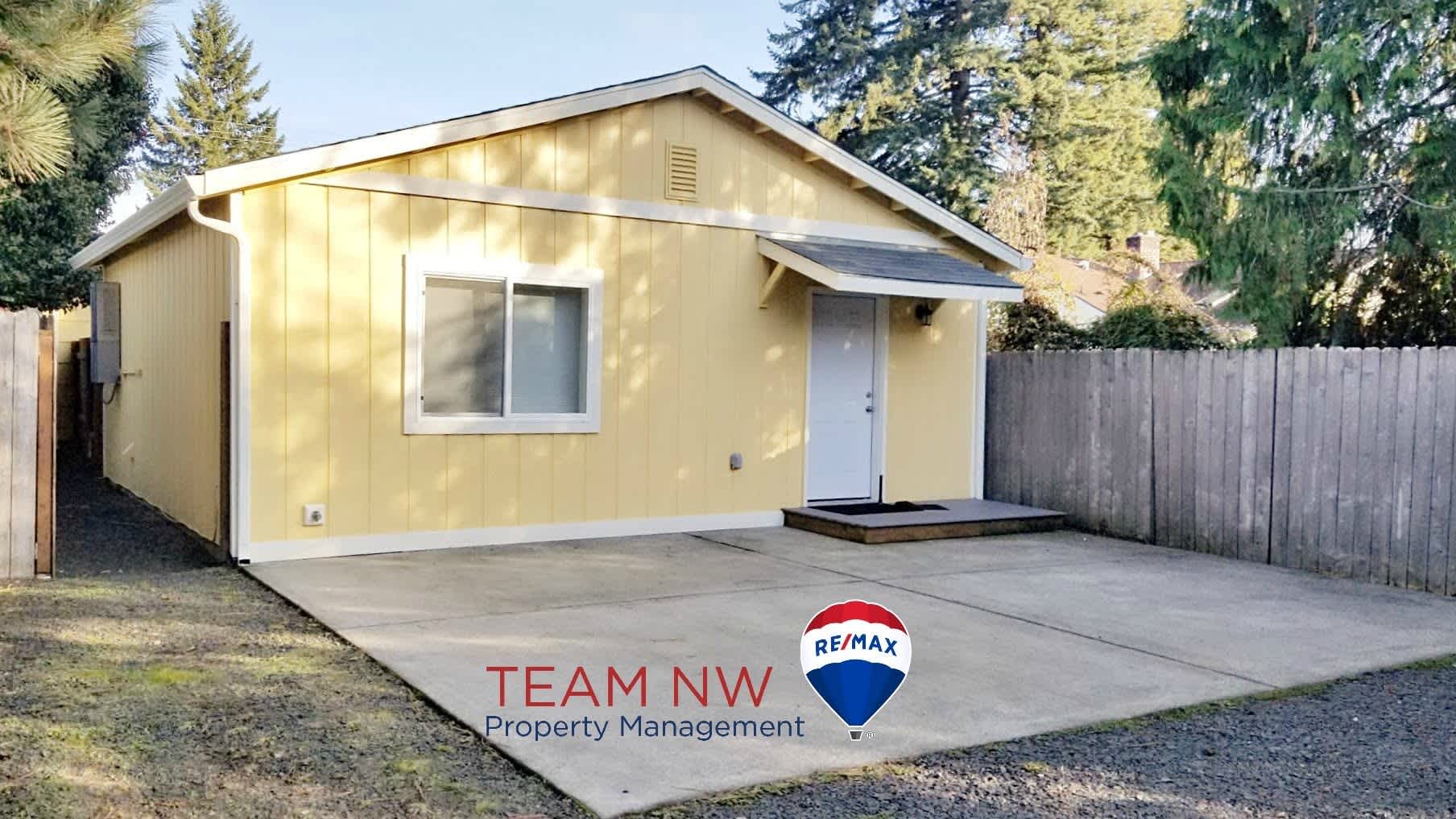 Utilities Included Move In Ready Now Super Cute East Olympia One Bed One Bath Fenced Yard – photo 1
