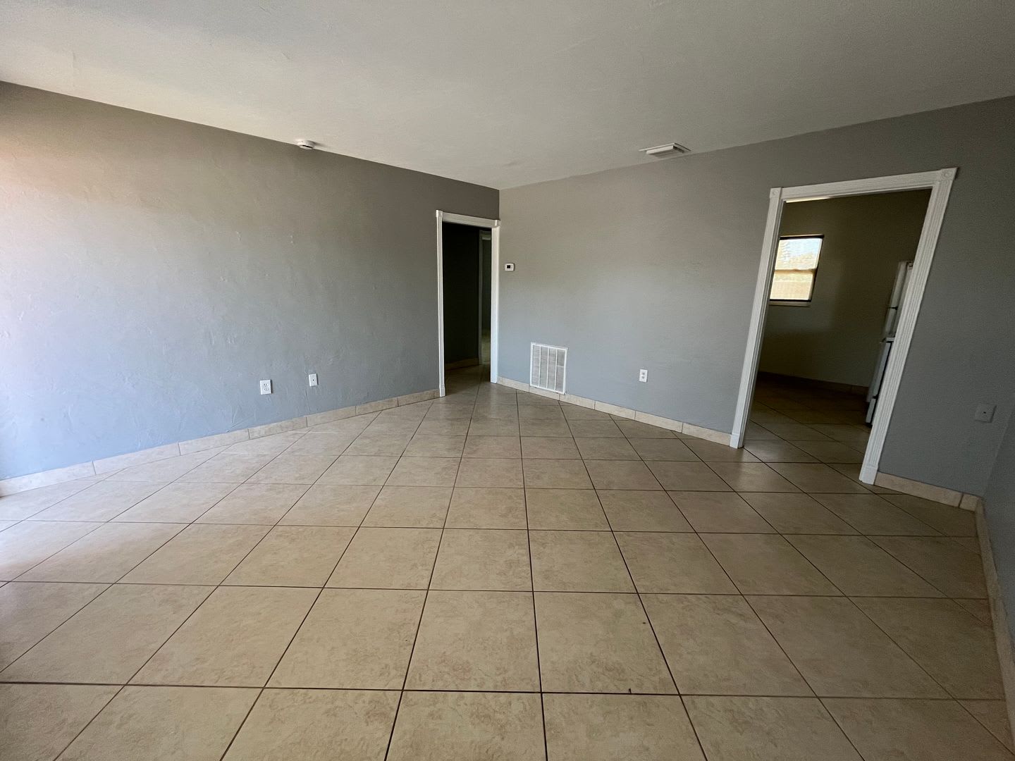 Welcome to 2154 Inner Cass, your ideal 2/1 home in Sarasota – photo 5