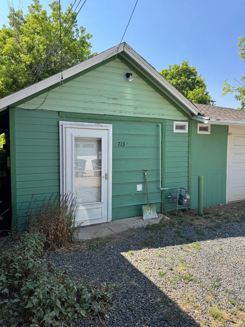 713 1/2 S 6th Street – photo 1
