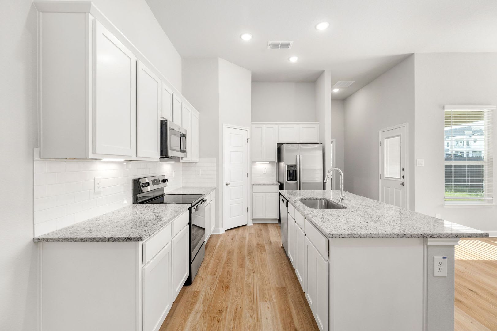 Luxury Style Townhome South Of Austin – photo 4