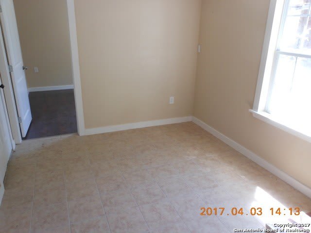 427 Lively Dr – photo 5