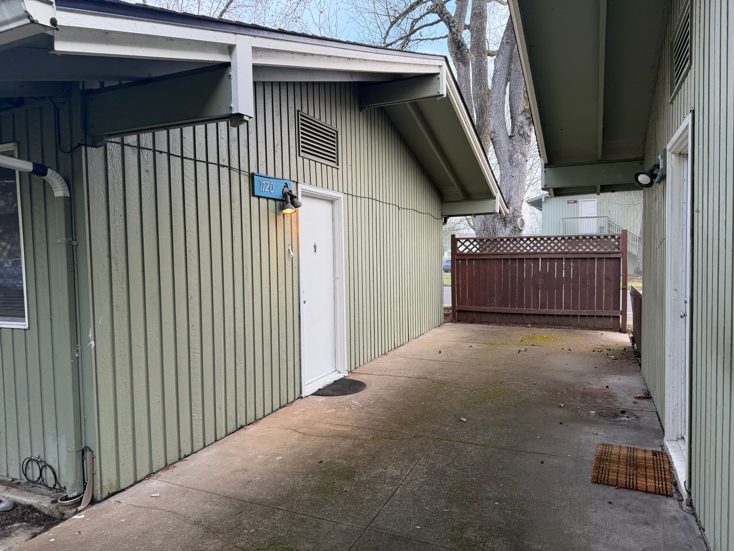 Updated 2 bedroom 1 bath duplex in Eugene! – photo 2
