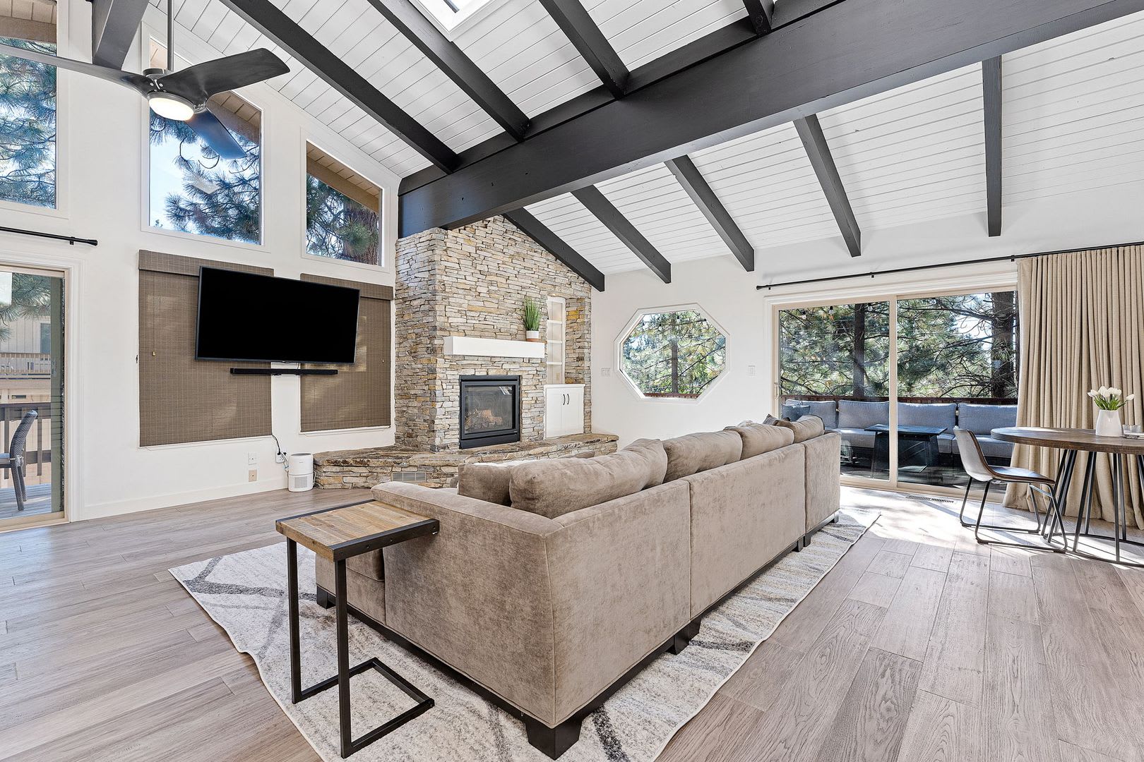 3 Bed 2 Bath Seasonal Rental – photo 3