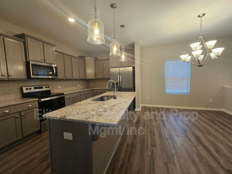 411 Copes Ct – photo 5