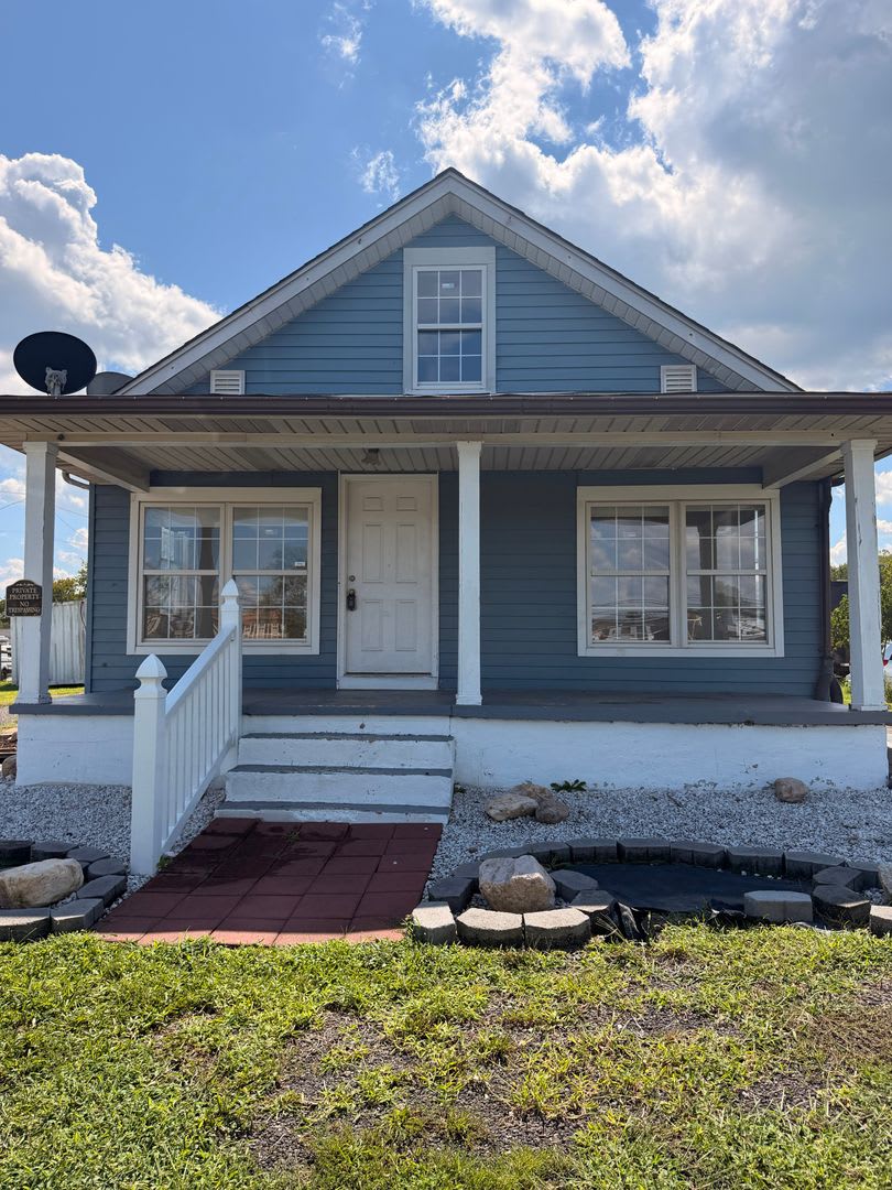 Coming Soon 4 Bed 1 Bath Blue Cottage For Rent – photo 2