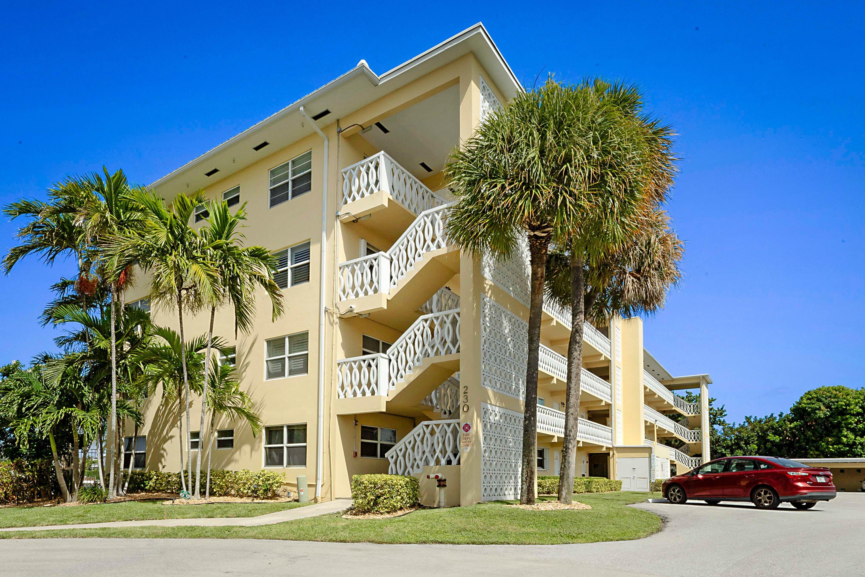 230 N Federal Highway – photo 1