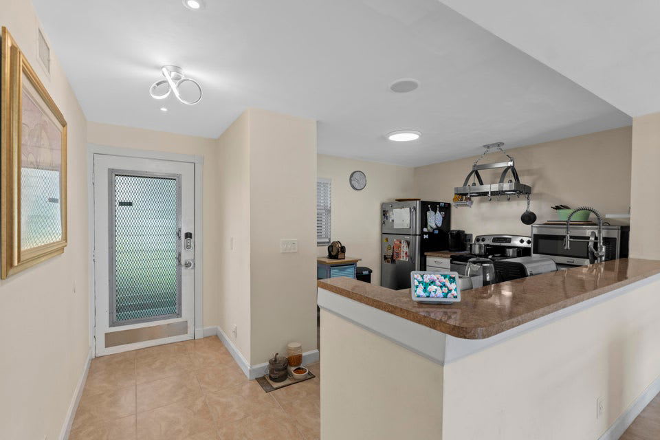 300 Northeast 26th Avenue – photo 4