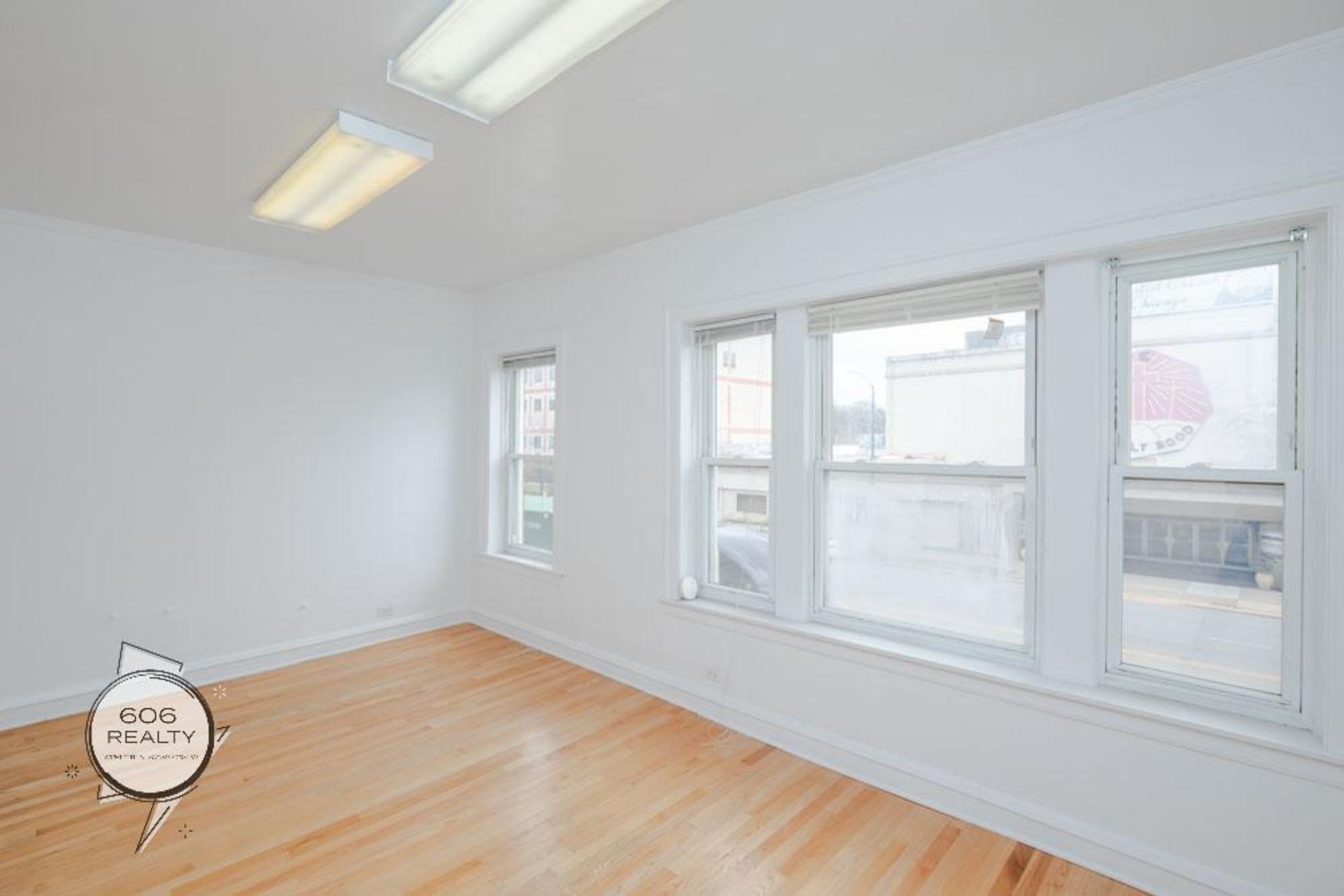 Spacious Apartments in Beverly! – photo 3