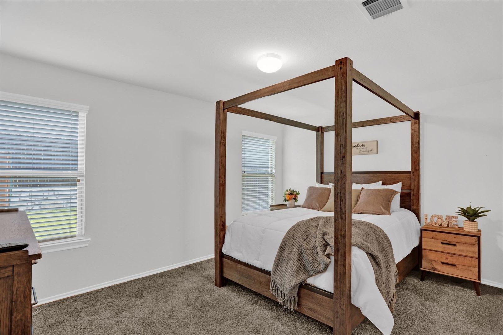 Move-In Ready 4BR/4BA Home with Luxury Finishes and Open-Concept Design – photo 4