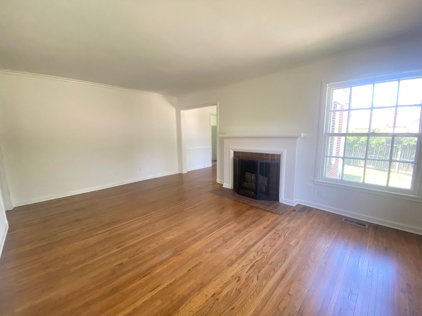 Beautiful two bedroom, one bath home in desirable Florence Park South. – photo 3