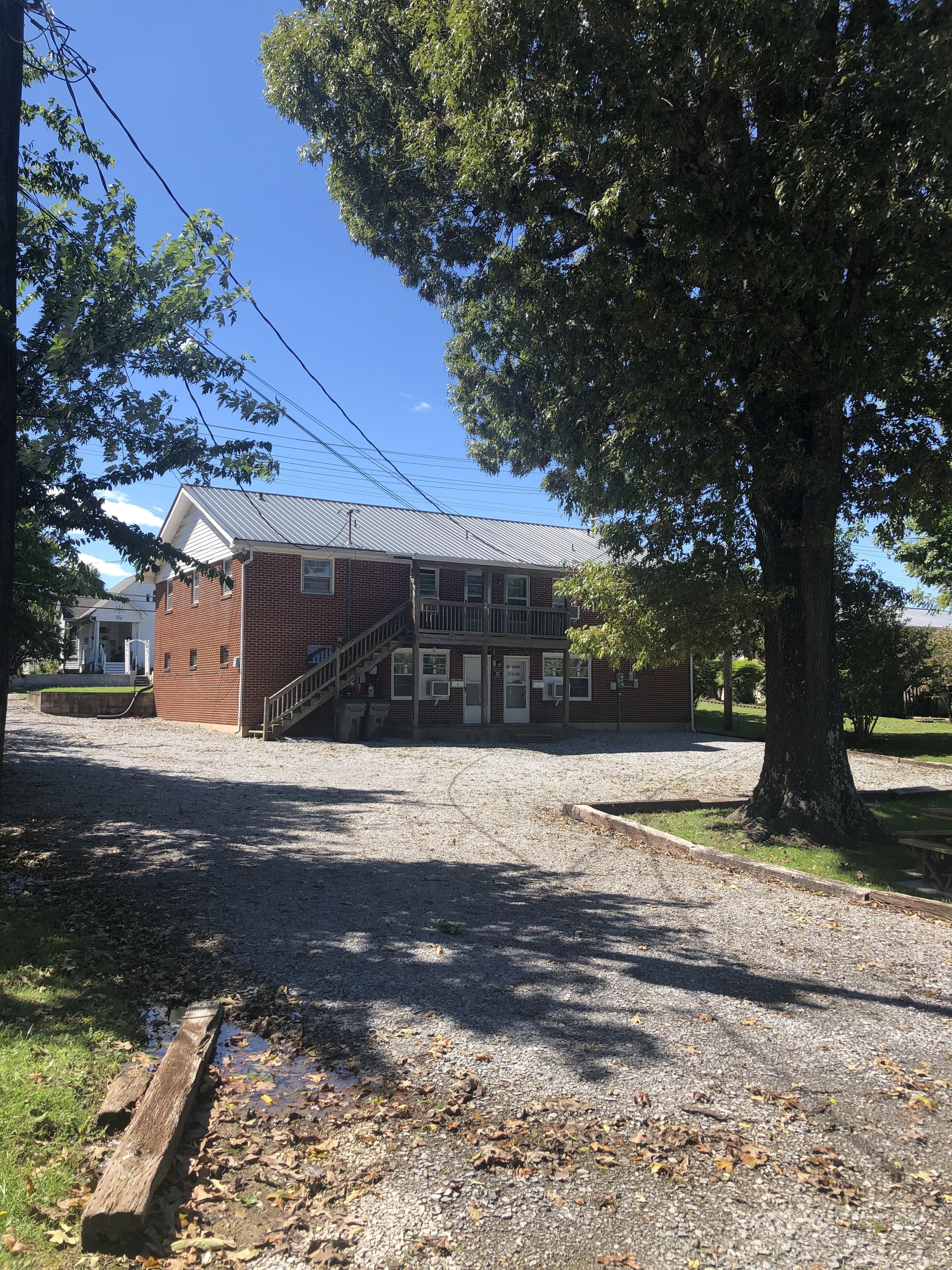 213 East Walnut Street – photo 1