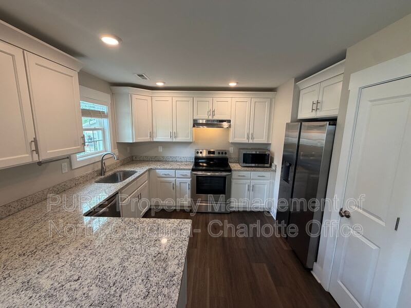 1204 W. Airline Ave – photo 2