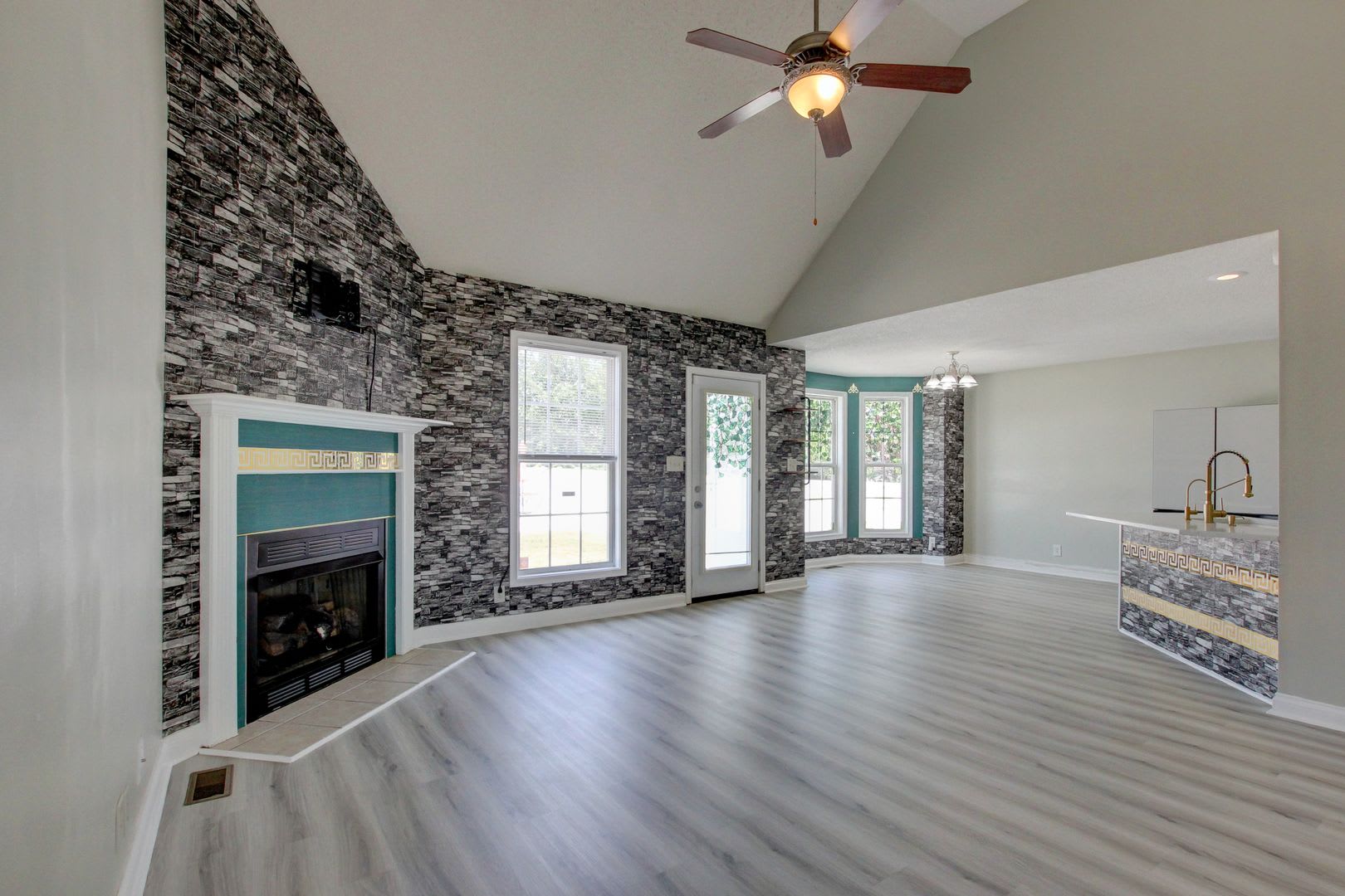 Beautiful 3 bedroom with bonus room in Arbour Greene South – photo 2