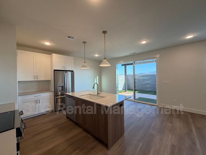 614 E Hemsworth Ln – photo 5