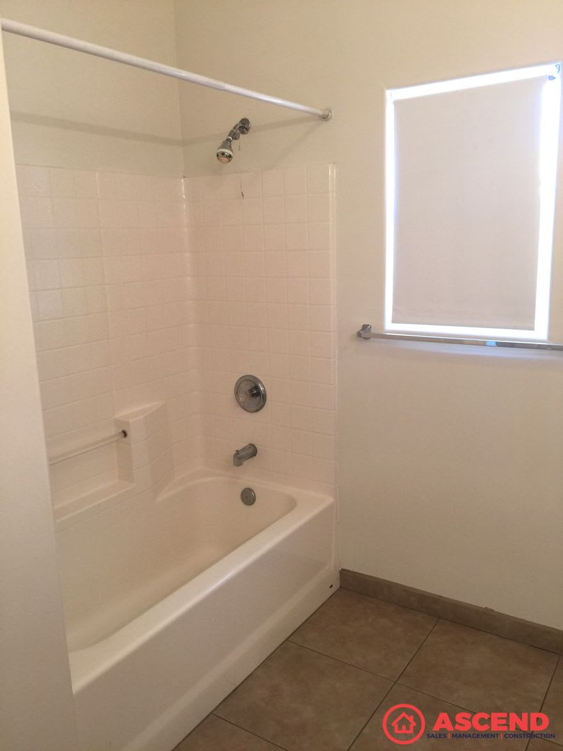 Spacious 5BD/2BA Home in Bakersfield's 93306 – photo 3