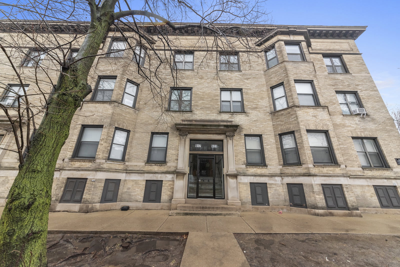 917 West Waveland Avenue – photo 1