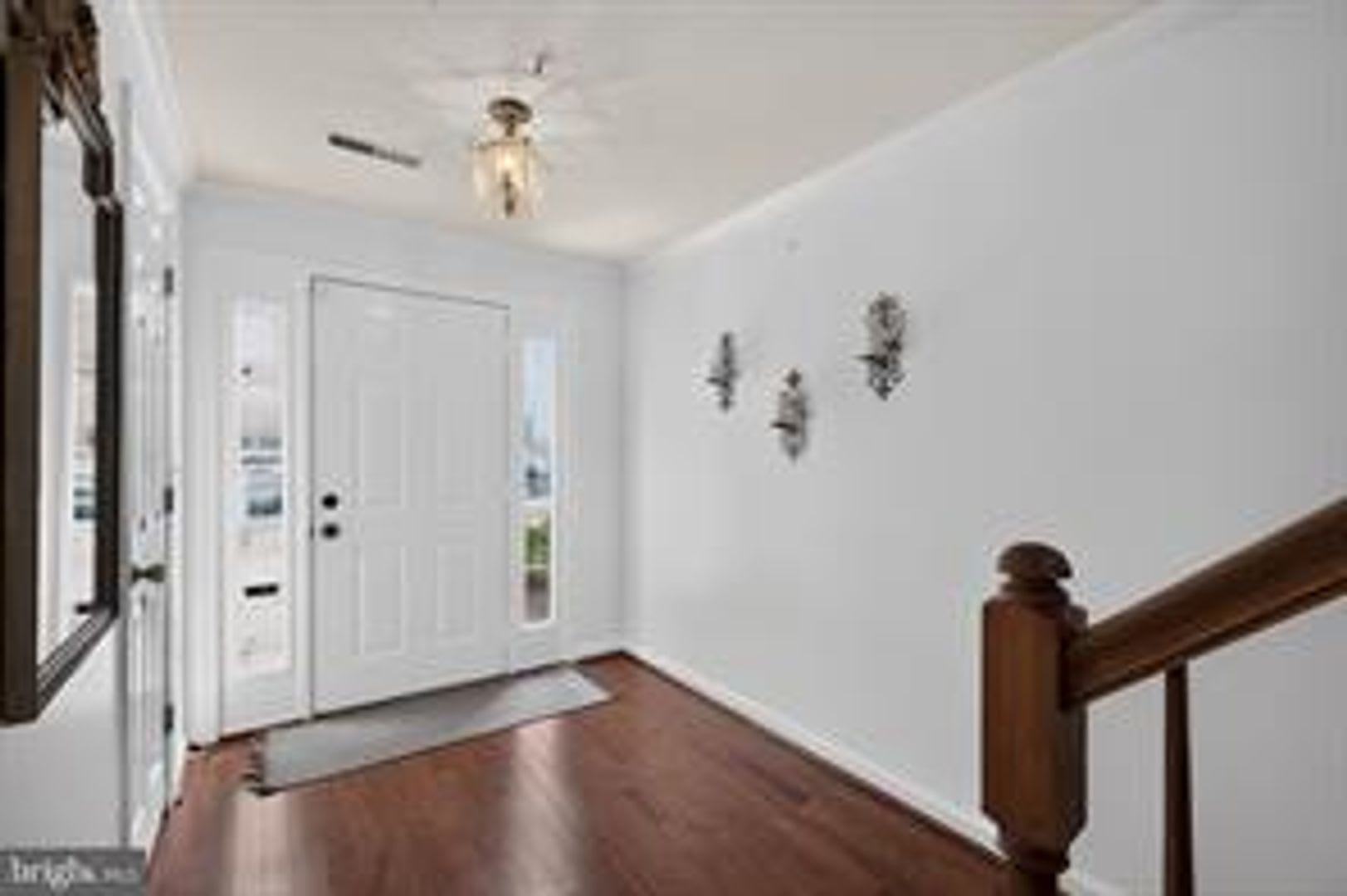 NESTLED IN TEH CHARMING GOSHEN ESTATES WITH SINGLE FAMILY HOME – photo 2