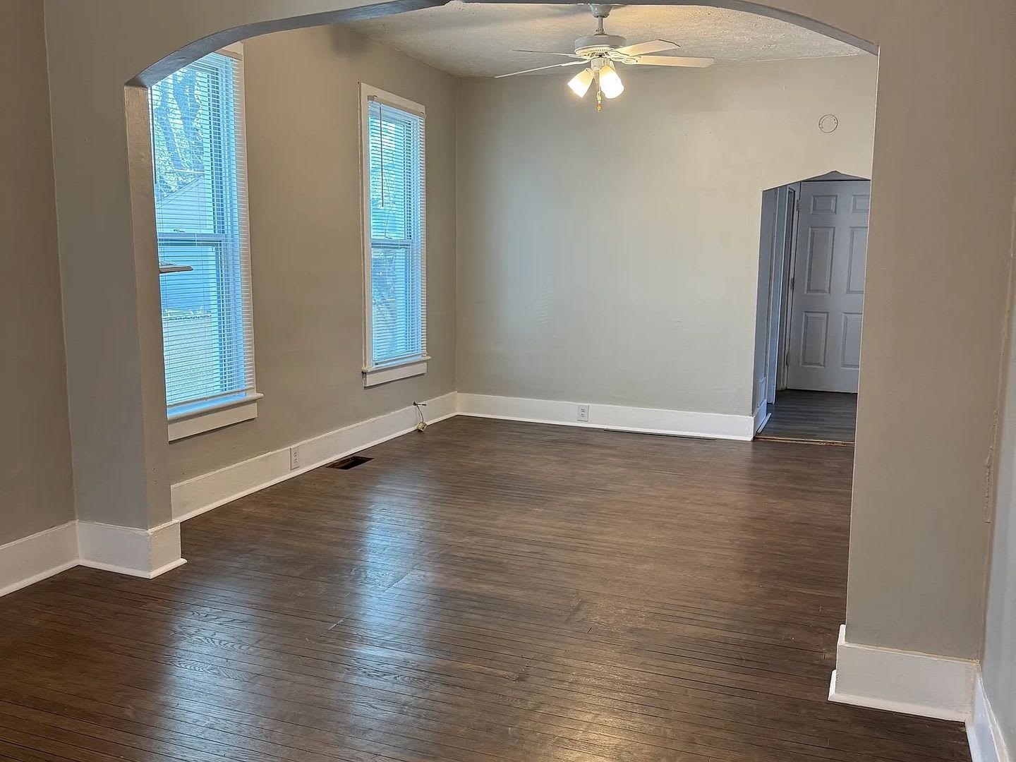 Special Half Off First Full Months Rent Charming 2 Bedroom Home Near Dundee – photo 3