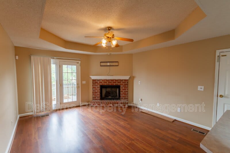 1009 Norwood Ct – photo 3