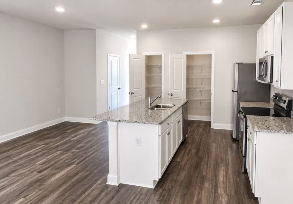 404 Oakwood Drive Northwest – photo 4