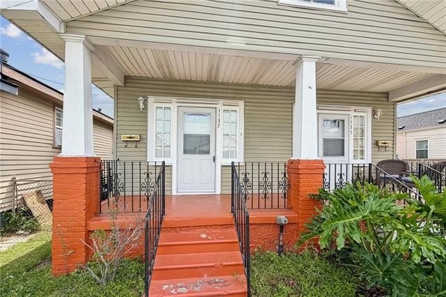 1137 DESLONDE Street – photo 2