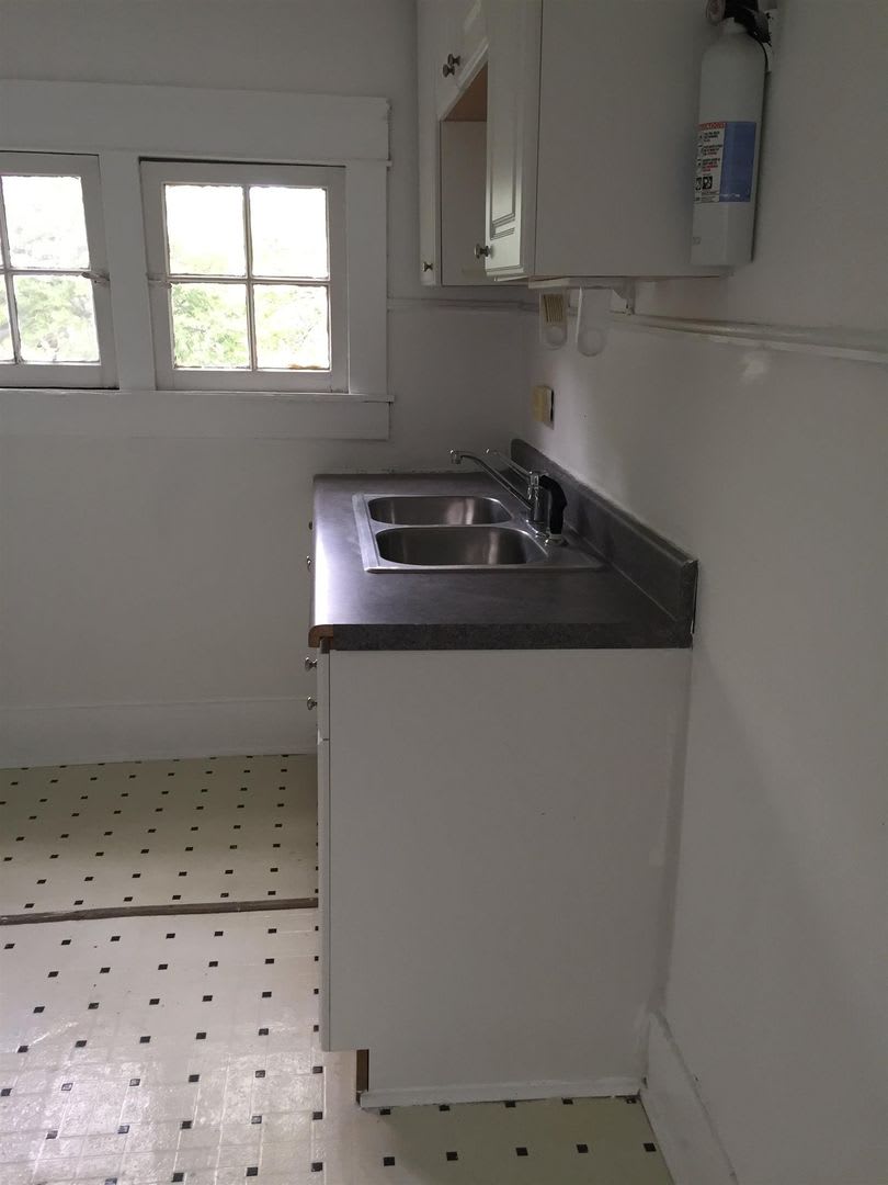 Studio Apt. for lease in the Belmont/Hillsboro area! – photo 5
