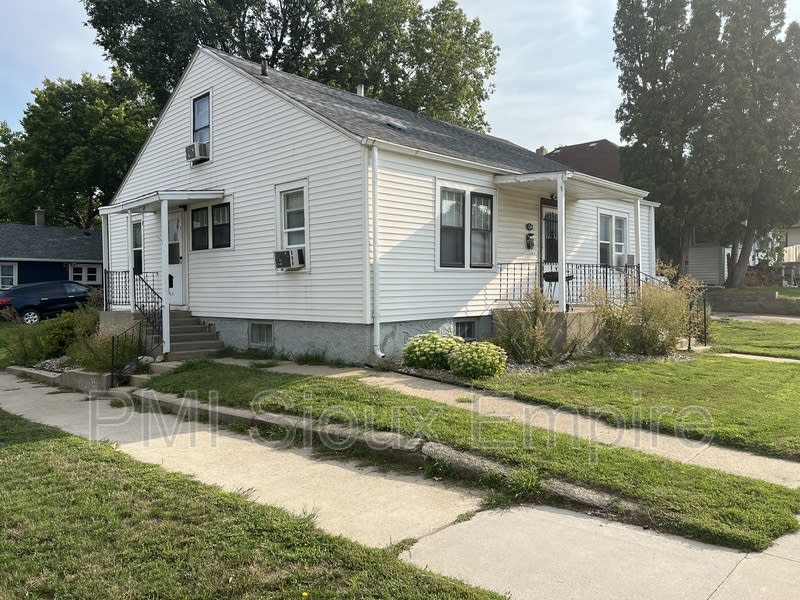1304 E 4th St. – photo 3