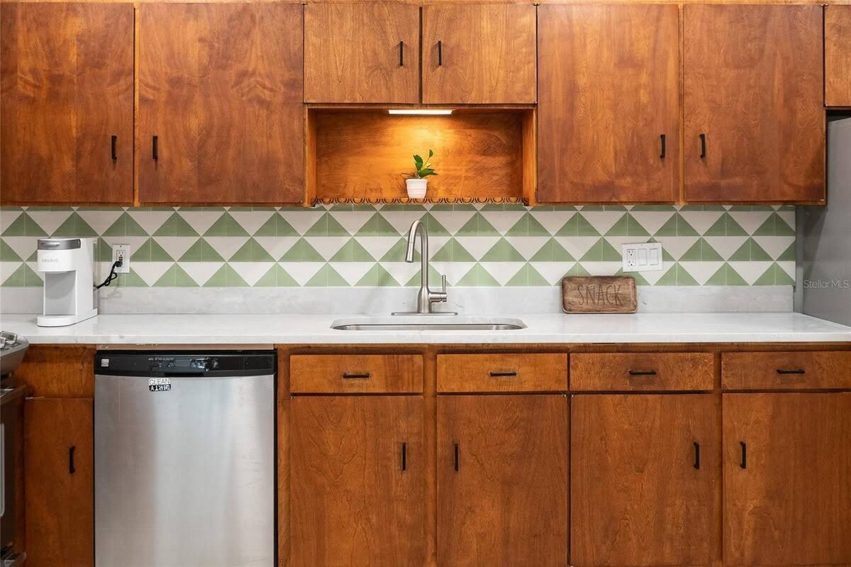 725 S Wilson Avenue – photo 3