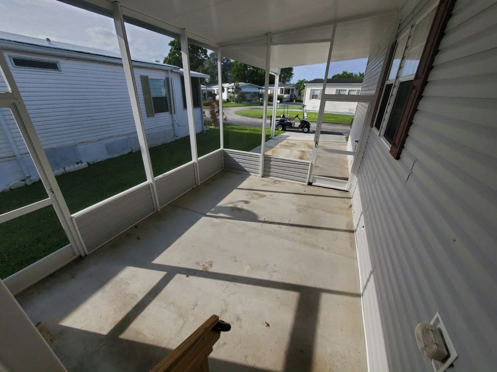 6423 NW 28th St – photo 3