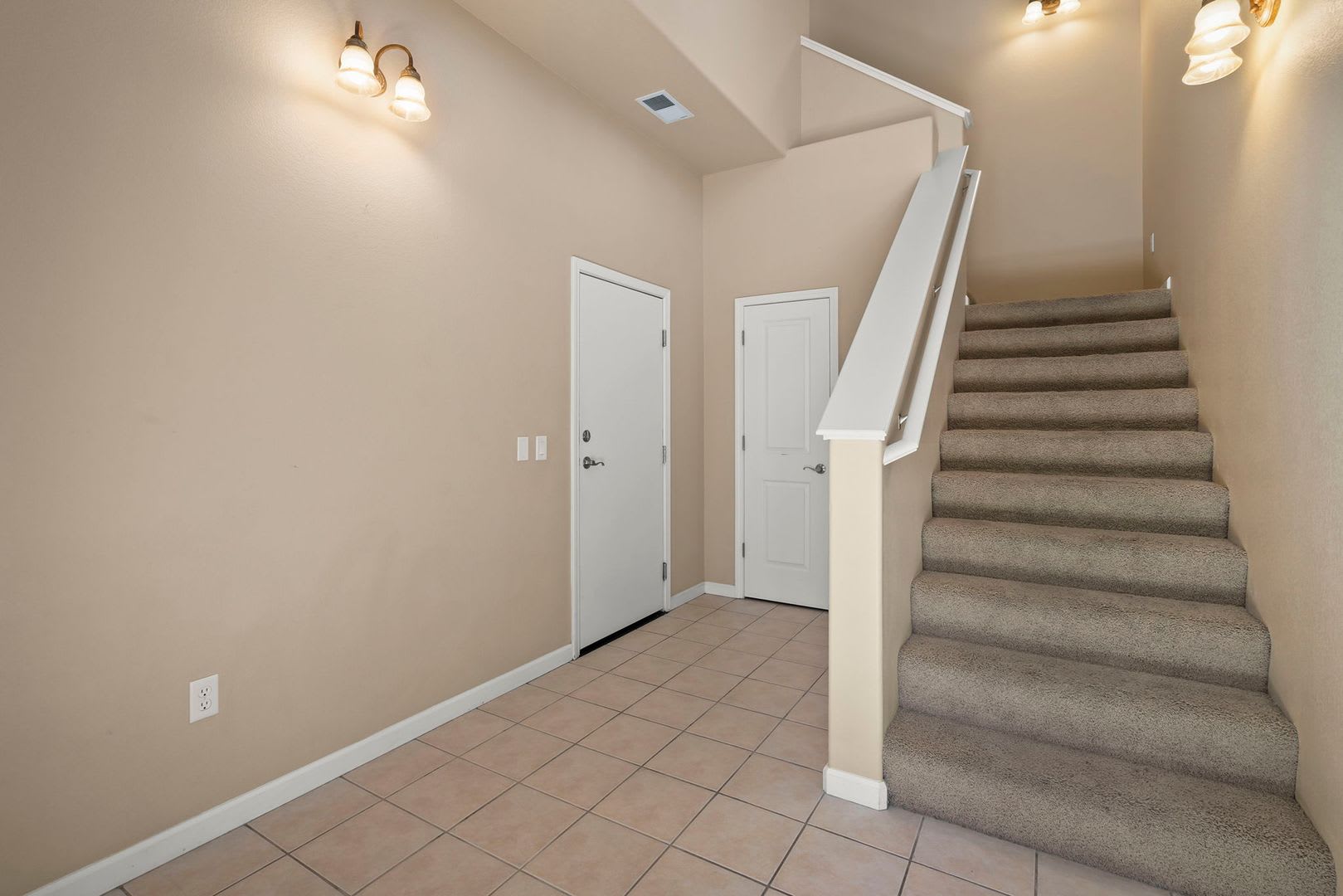 Beautiful Fleur de Lis townhome, Gated Community! – photo 4