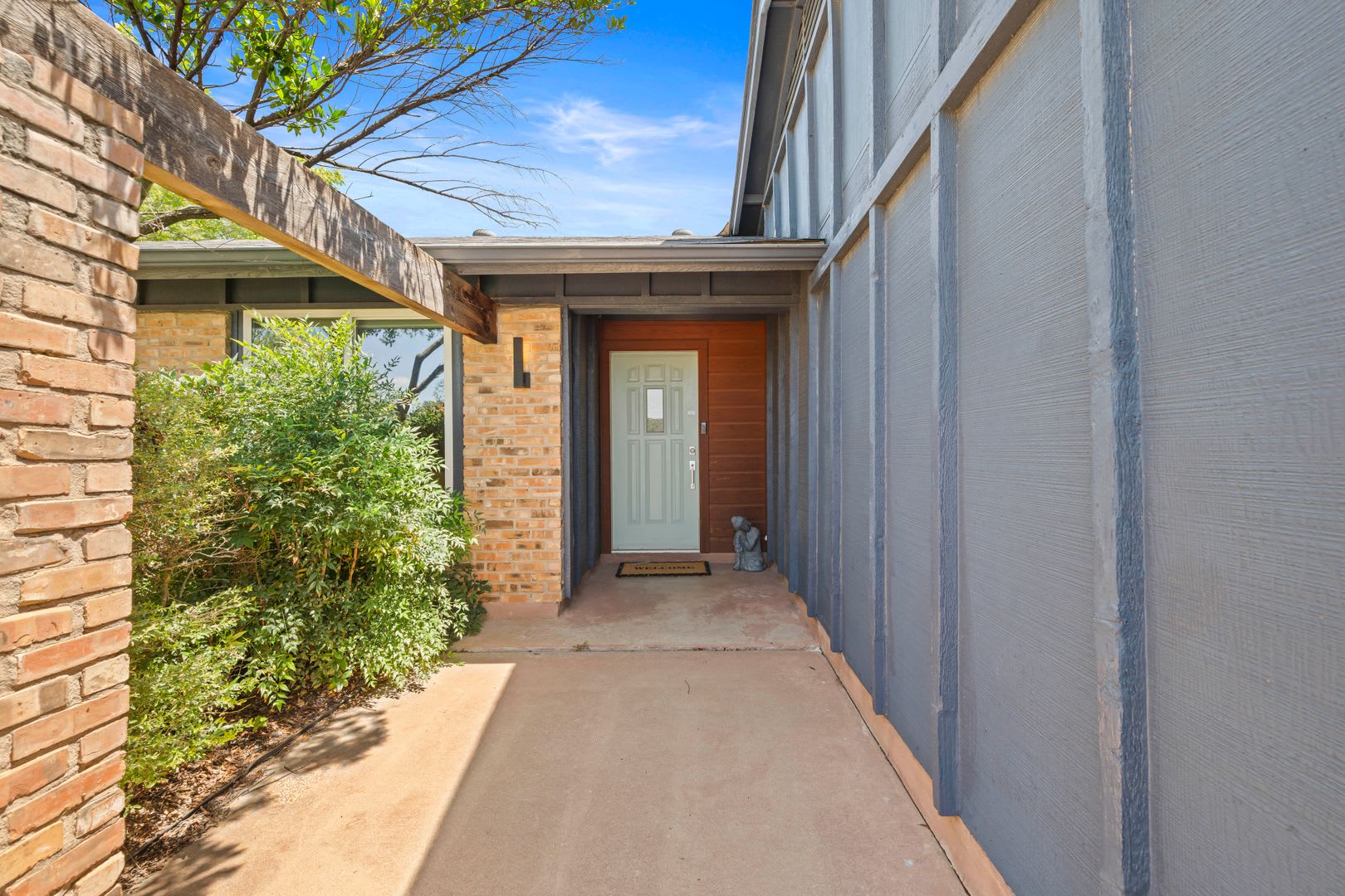 Bright 3-Bedroom Austin Home with Fenced Backyard & 2-Car Garage – photo 2