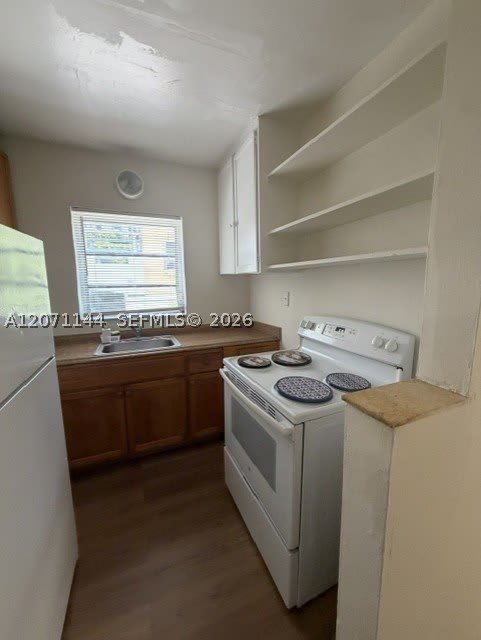 910 S Douglas Rd – photo 5