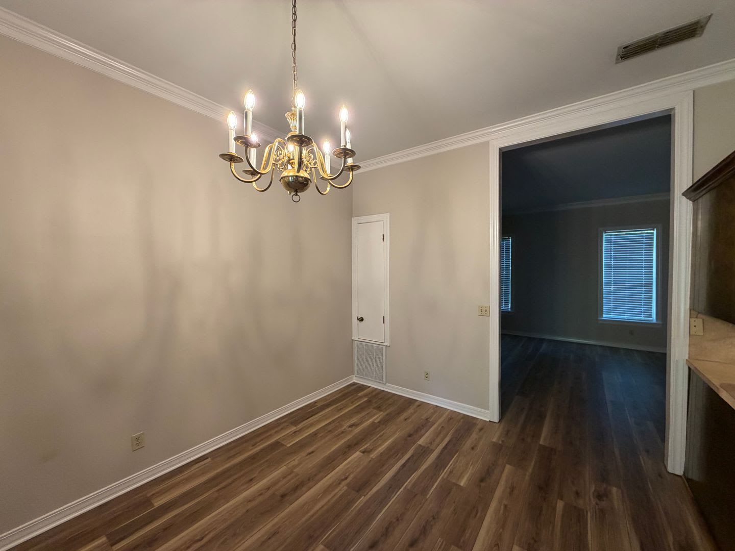 Two Story 2 bedroom, 2 bathroom home in South Highland – photo 2
