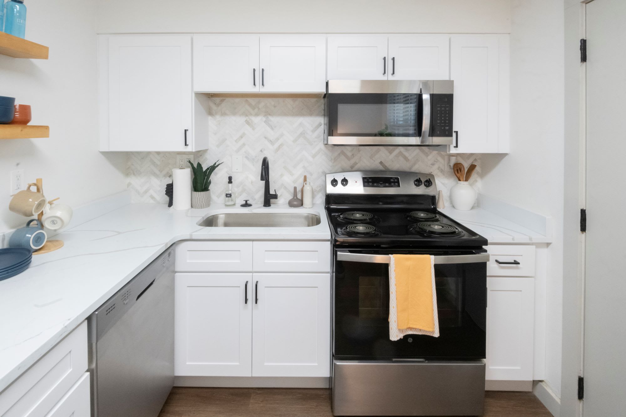 Century Apartments – photo 2